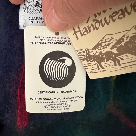 VTG but NEVER USED w TAGS AVOCA Ireland Mohair Plaid Blanket approx 54x40 Throw - Picture 7 of 7